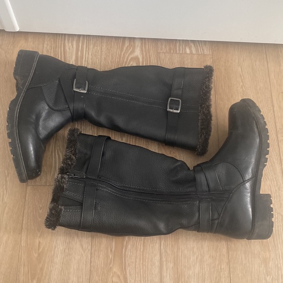 Used Aquatherm size 7 women’a boots. - Picture 2 of 5